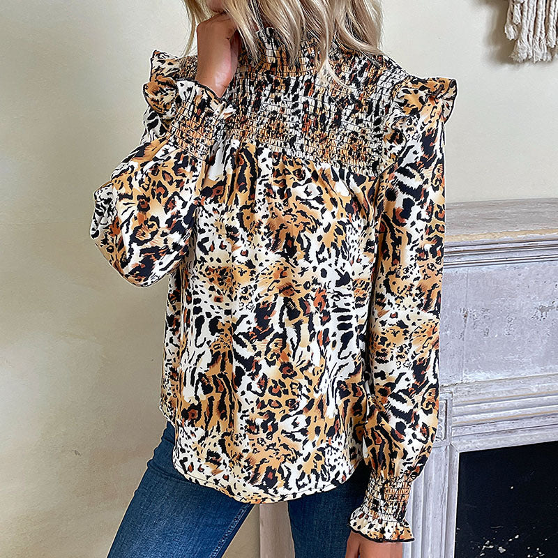 Damen Smocked-Bluse mit hohem Kragen, geraffter Schulterpasse und Animal-Print Drune