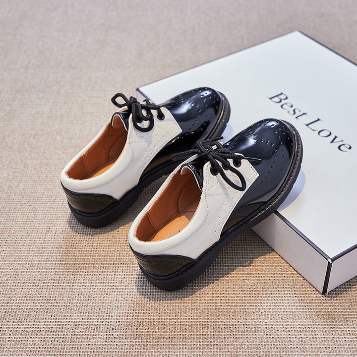 Damen Klassische Lacklederschuhe mit perforierten Details Drune