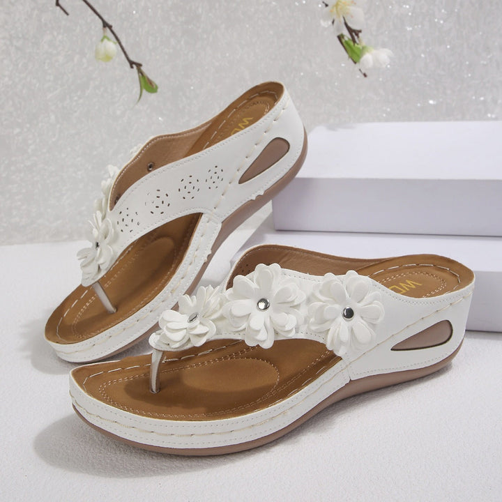 Damen Blumengezierte Zehentrenner-Sandalen mit ergonomischem Fußbett Drune