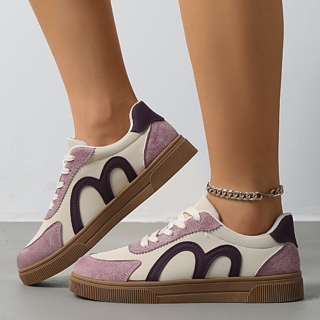 Damen Retro-Sneaker mit Velours‑Overlays, geschwungener Seitenapplikation und profilierter Gummisohle Drune