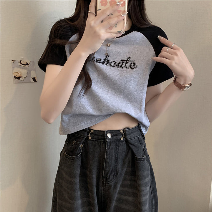 Damen Cropped Graphic T-Shirt mit Verspielt Schriftzug Drune