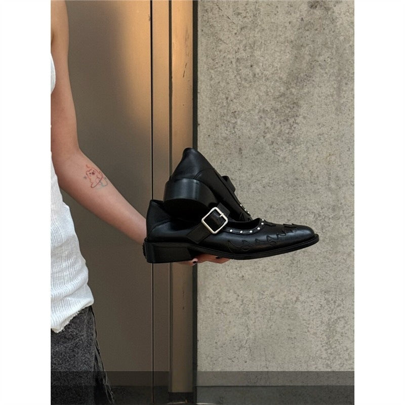Damen Spitz zulaufende Mary-Jane-Loafer mit Nietenbesatz und verstellbarem Schnallenriemen Drune