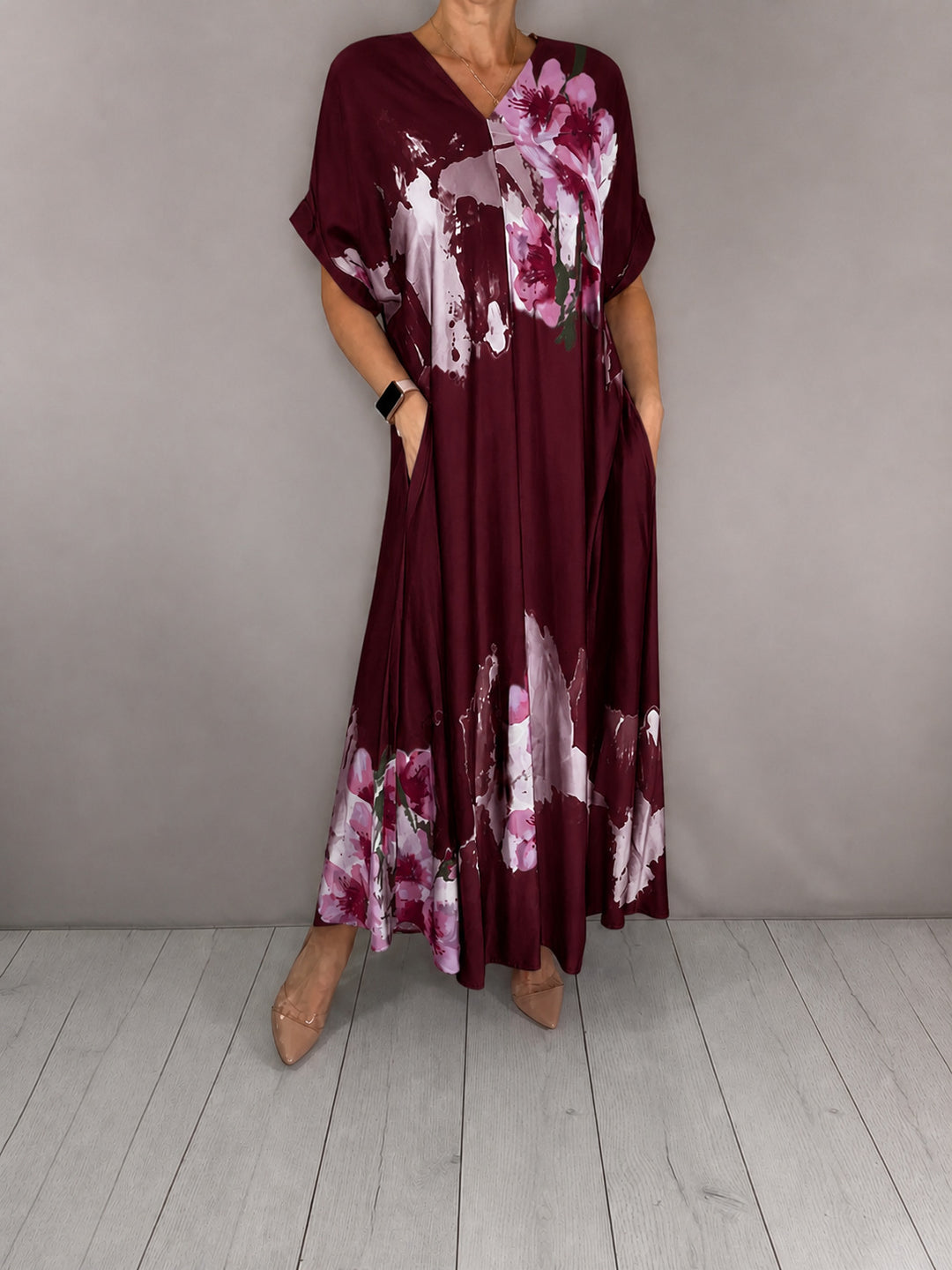 Damen Maxikleid mit weitem Fall, V-Ausschnitt, Eingrifftaschen und floraler Aquarelloptik Drune