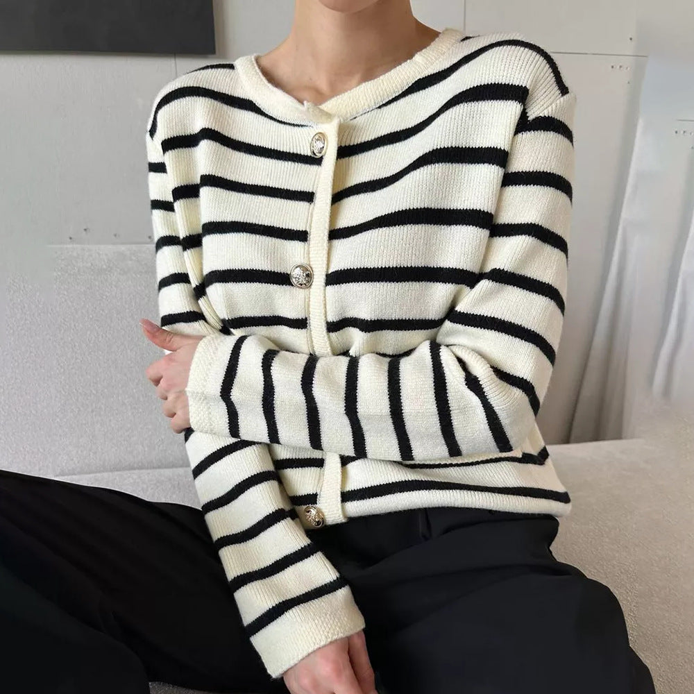 Damen gestreifte Strickjacke mit Knopfdetail Drune