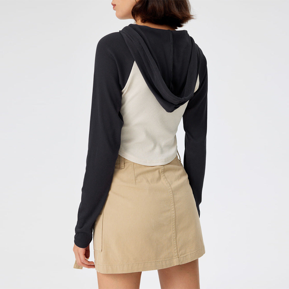 Damen Cropped Kapuzenlongsleeve mit Raglanärmeln, Daumenloch und geripptem Stretchkörper Drune