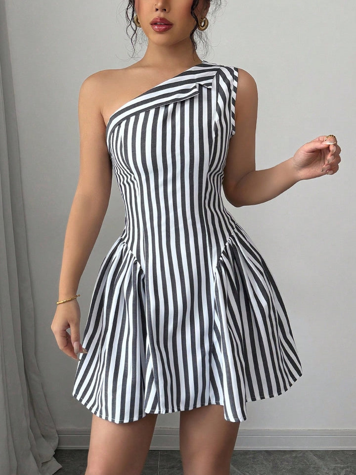 Damen Schulterfreies Streifen-Kleid mit eleganten Falten Drune