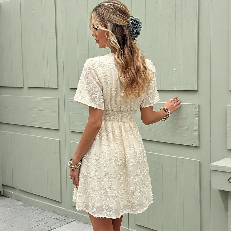 Damen Kurzärmeliges gerafftes V‑Ausschnitt Sommerkleid mit Taillenraffung Drune