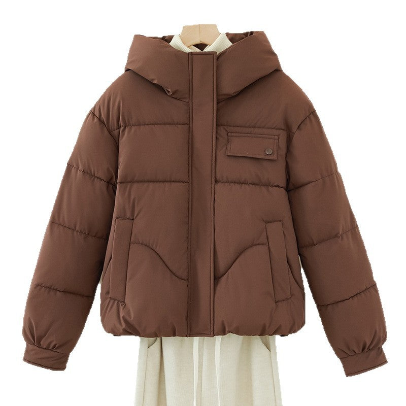 Damen nan kurzes wattiertes Kapuzenblouson mit verdeckter Frontblende, Brustpattentasche und verstellbarem Kordelsaum Drune