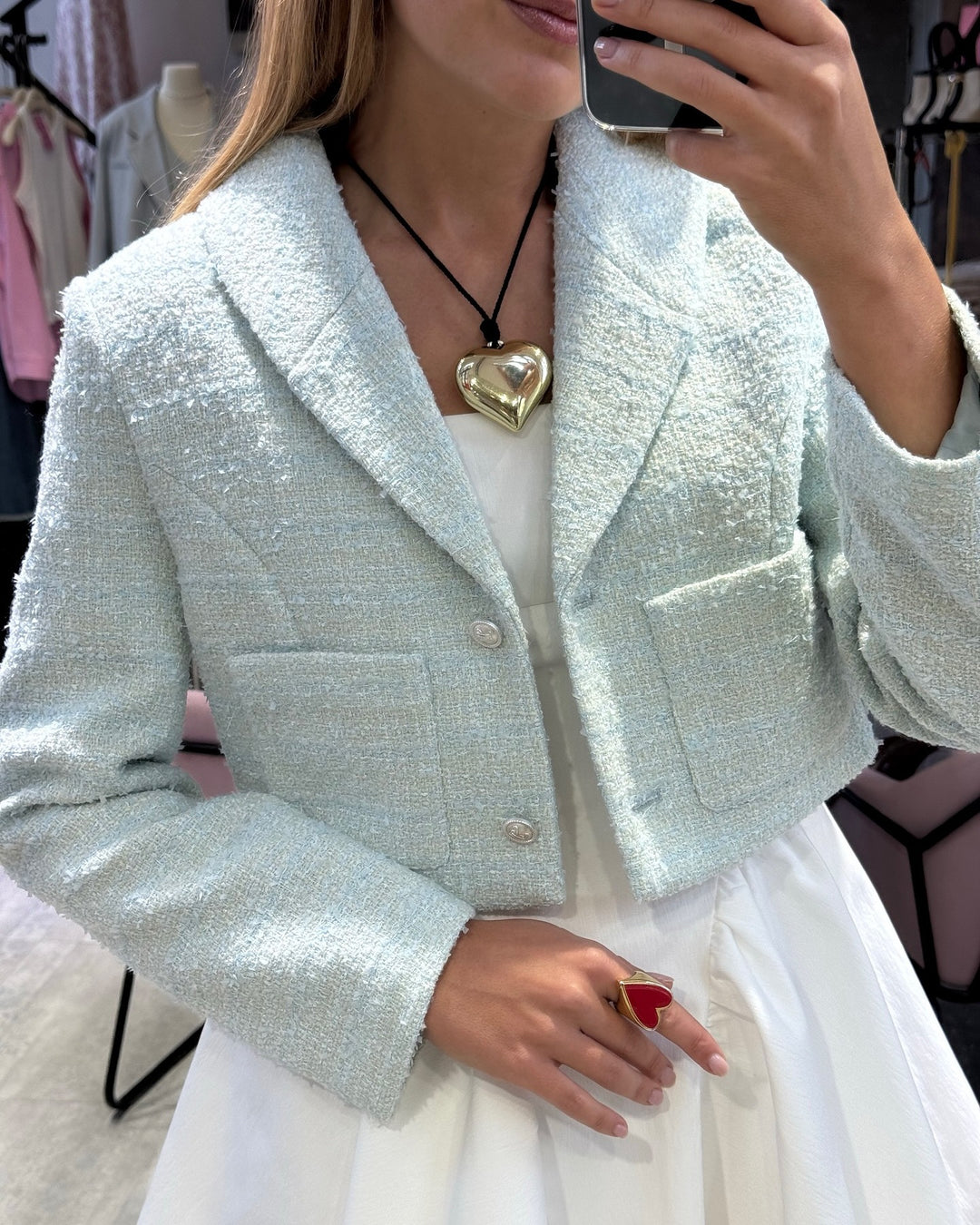 Damen elegante Kurzjacke aus hochwertigem Bouclé mit schimmernden Knopfdetails Drune