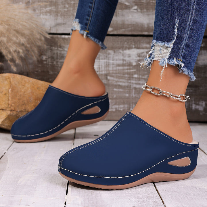 Damen  geschlossene Slip-On Pantolette mit ergonomischem Keilabsatz und dekorativer Ziernaht Drune