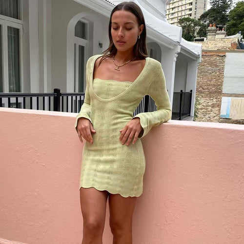Damen Strickkleid mit tiefem V-Ausschnitt und schickem Wellensaum Drune