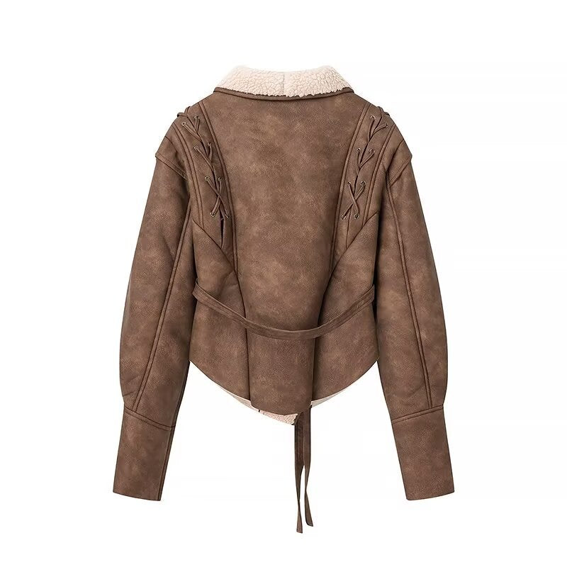Damen nan kurze Bikerjacke in Lammfelloptik mit Schalkragen, Bindegürtel und Zierkordeln Drune