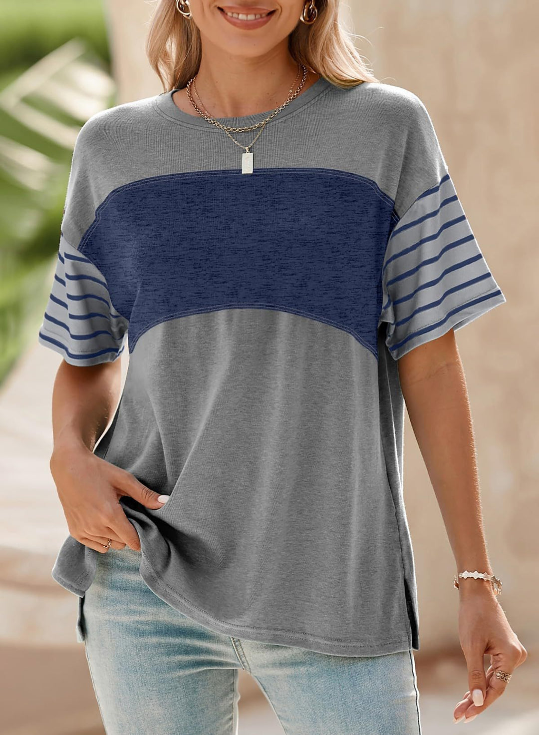 Damen Oversize-Shirt mit Kontrastpaneel, gestreiften Ärmeln und Seitenschlitzen Drune