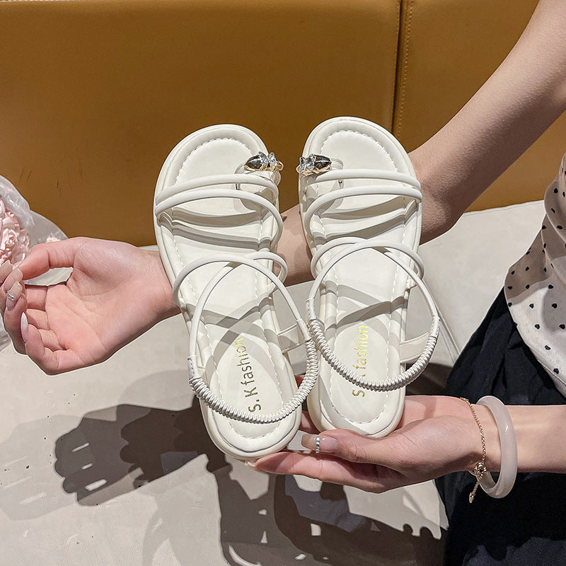 Damen Flache Riemchensandalen mit Zehensteg, elastischem Fersenriemen und Schmuckapplikation Drune