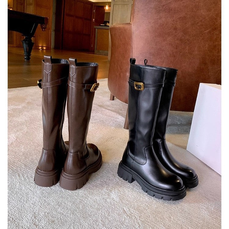 Damen Kniestiefel mit profilierter Lug‑Sohle und dekorativem Schnallenriemen Drune