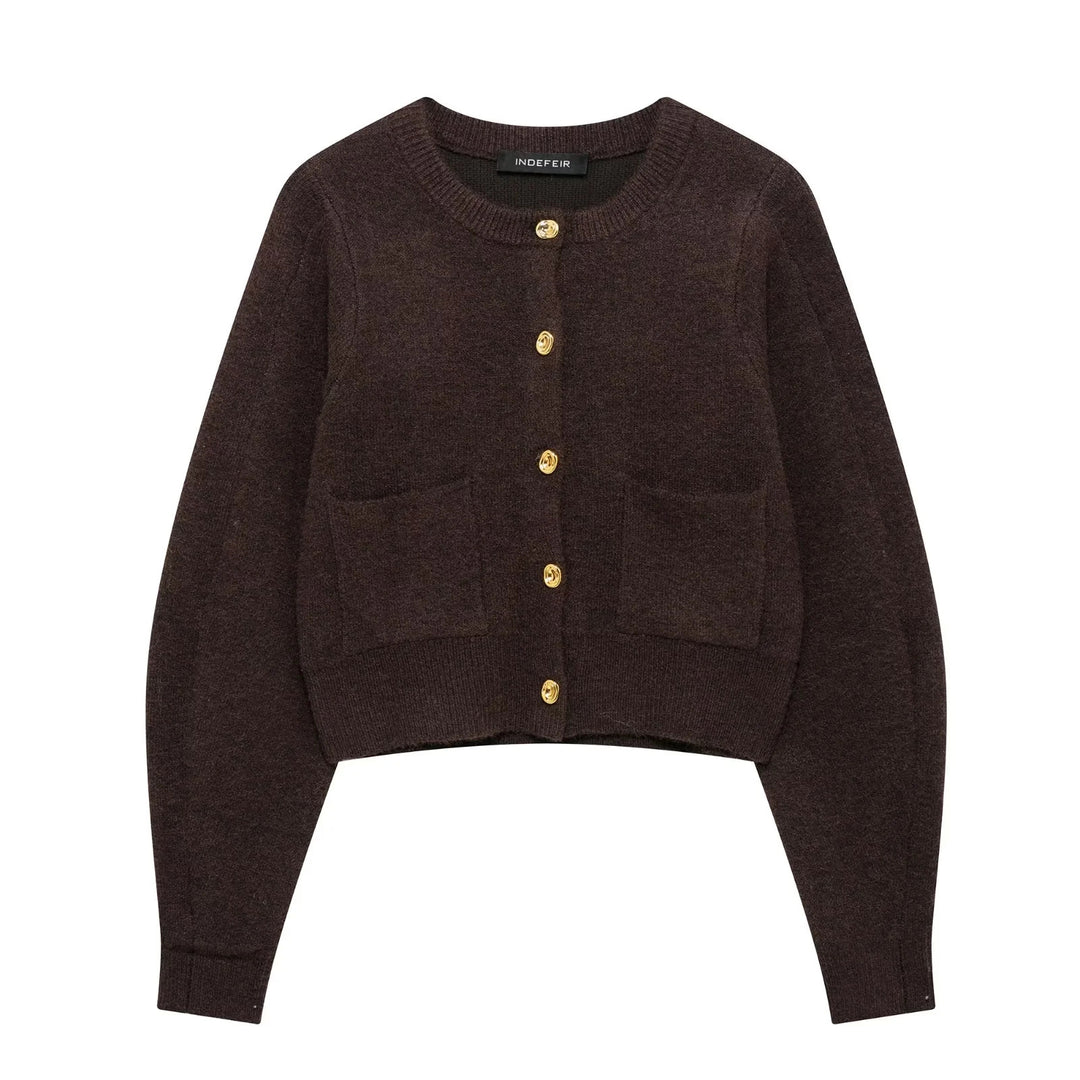 Damen 60+ Cropped Strickcardigan mit Rundhals, aufgesetzten Taschen und Zierknöpfen Drune