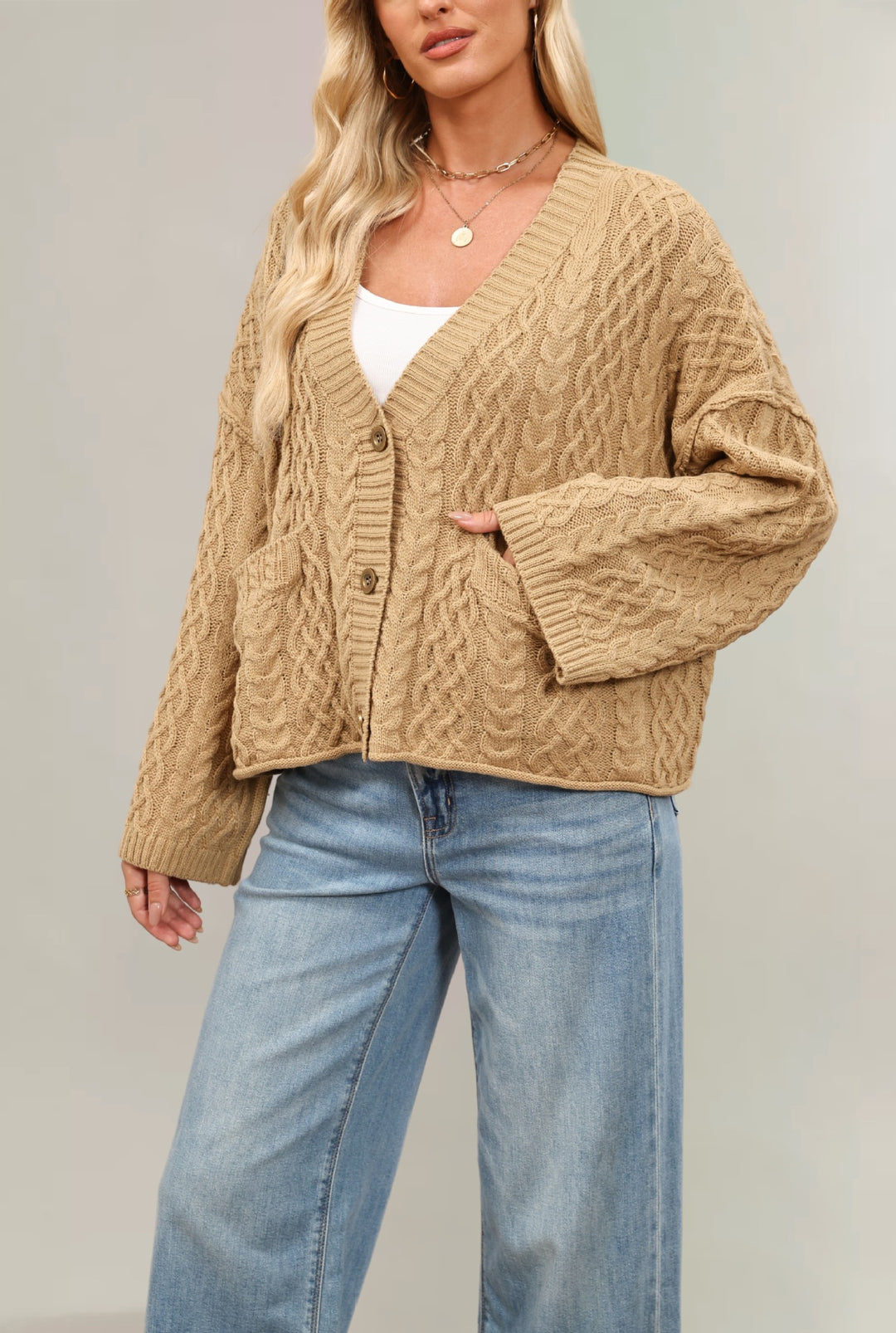 Damen Strickjacke mit Kabelmuster und Taschen Drune