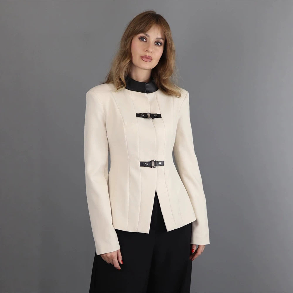 Damen Taillierter Blazer mit Stehkragen, Wiener Nähten und dekorativen Gurtverschlüssen Drune