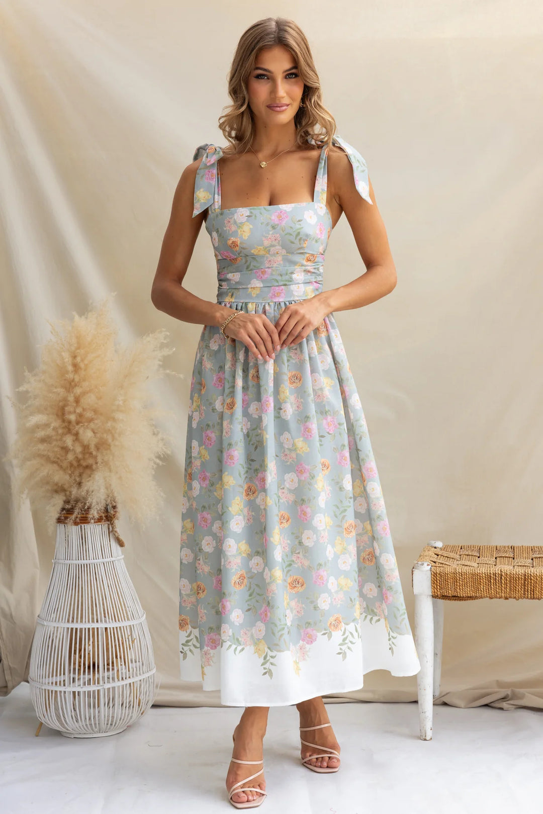Damen Maxikleid mit verspielten Trägern und floralem Druck Drune