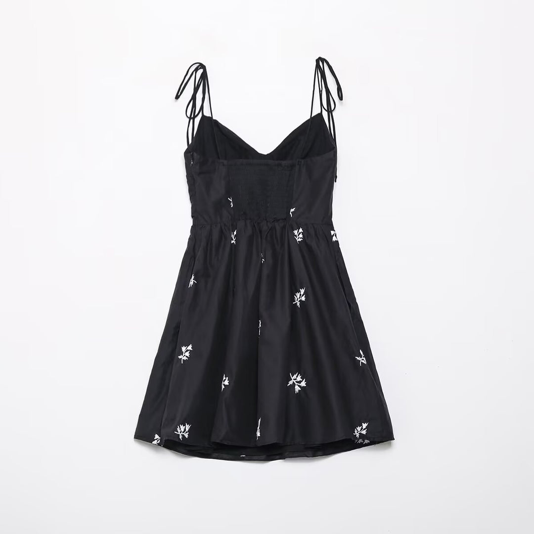 Damen Sommerkleid mit feinen Stickereien und verstellbaren Trägern Drune