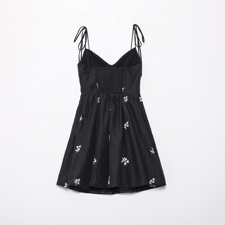 Damen Sommerkleid mit feinen Stickereien und verstellbaren Trägern Drune