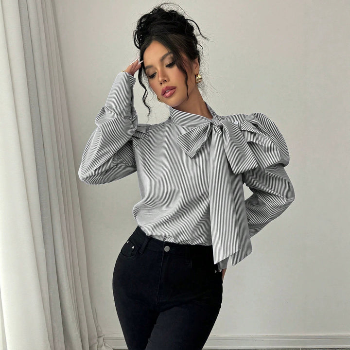 Damen Popeline-Bluse mit Stehkragen, großem Schleifenband und Ballonärmeln Drune