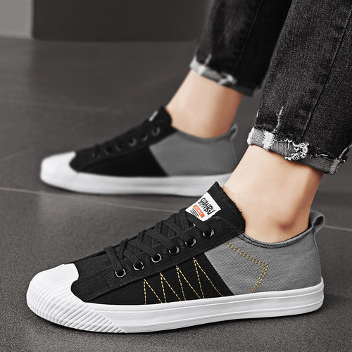 Unisex niedrige Canvas-Sneaker mit verstärkter Gummi-Zehenkappe und kontrastierenden Textilpaneelen Drune