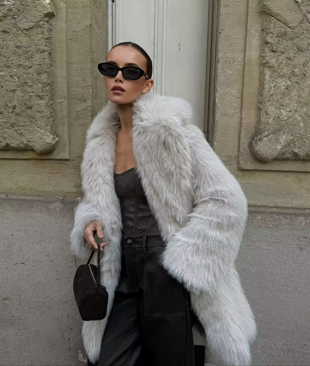 Damen Kurzer luxuriöser Kunstpelzmantel mit voluminösem Schalkragen und Boxy‑Silhouette Drune