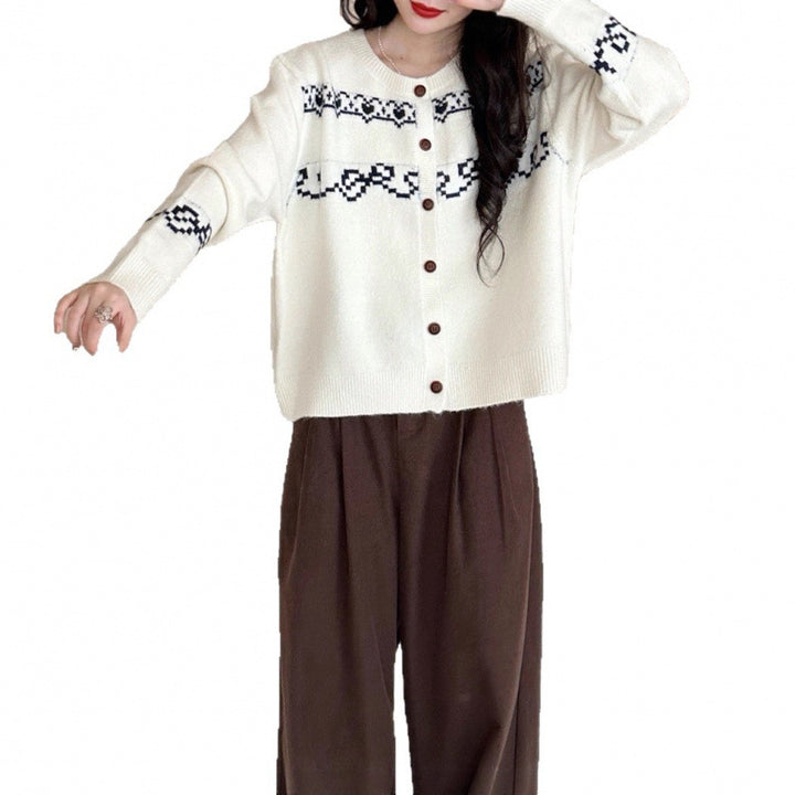 Damen Verspielter Strickcardigan mit Holzknöpfen und traditionellen Mustern Drune