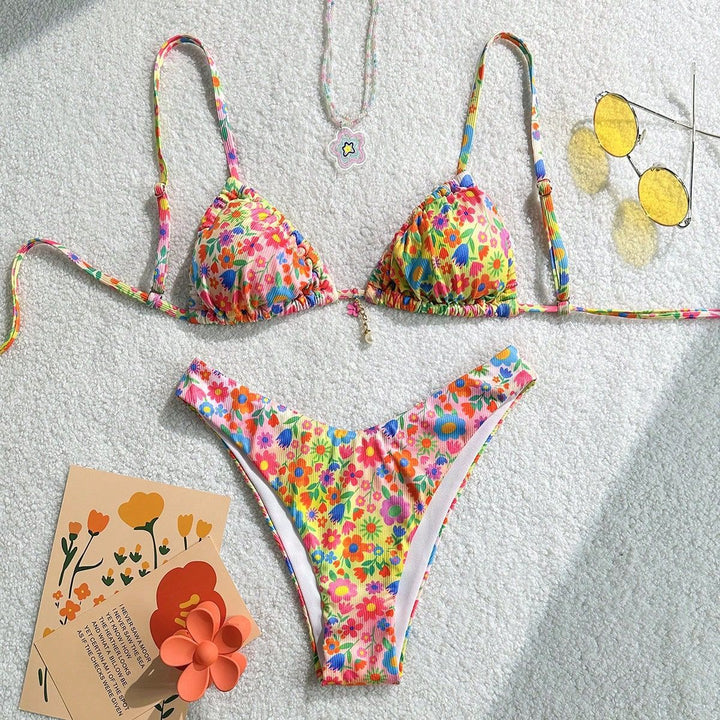 Damen Triangel-Bikini mit buntem Floral-Design und feinen Rüschendetails Drune
