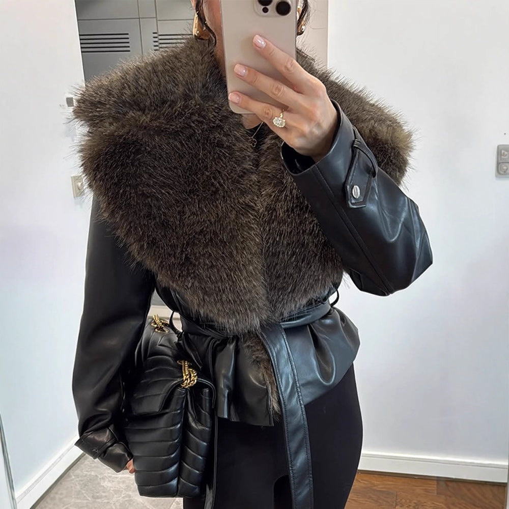 Damen taillierte Lederimitat-Jacke mit voluminösem Kunstfell-Schalkragen und Bindegürtel Drune
