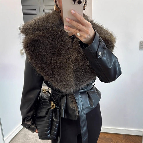Damen taillierte Lederimitat-Jacke mit voluminösem Kunstfell-Schalkragen und Bindegürtel Drune