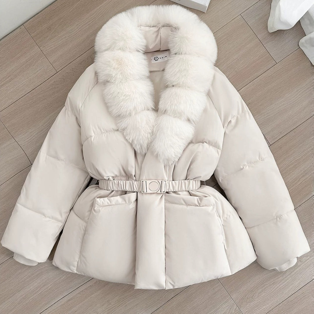 Damen Taillierte Kurz-Steppjacke mit voluminösem Schalkragen aus Kunstfell und Ziergürtel Drune