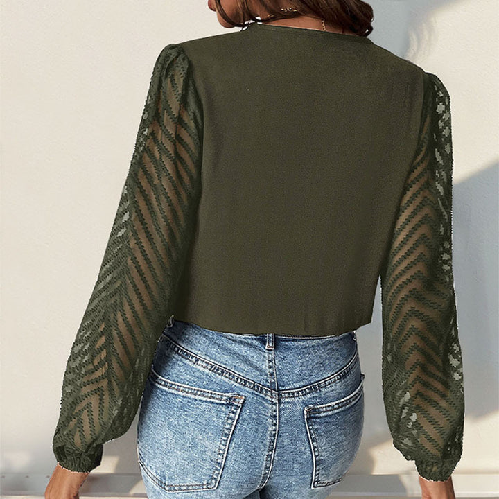 Damen V-Ausschnitt Bluse mit dekorativer Faltenpasse und transparenten Chevron-Ärmeln Drune