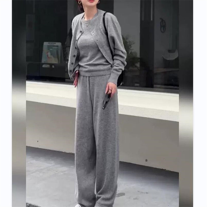 Damen Strickensemble aus weichem Material mit Knopfdetails Drune
