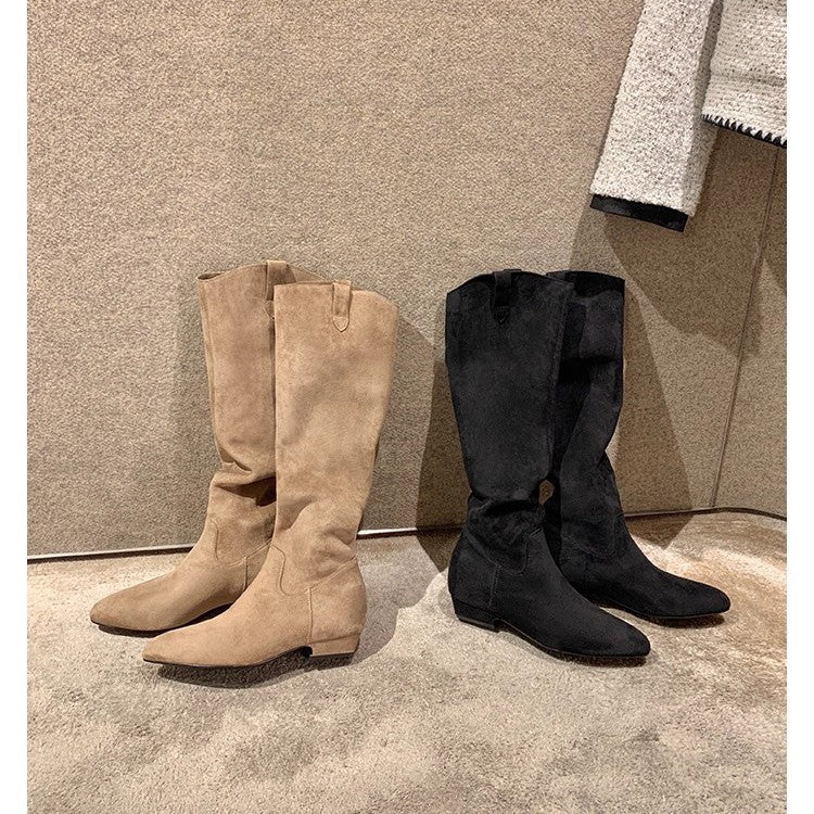 Damen Kniehohe Slouch‑Stiefel aus weichem Veloursleder mit spitzer Zehenpartie und niedrigem Absatz Drune