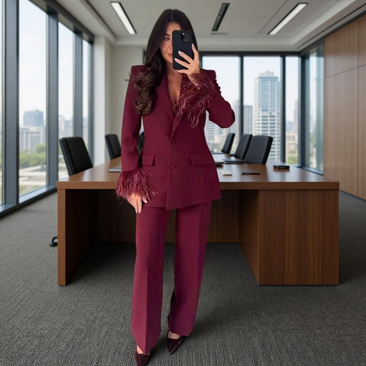 Damen Schicker taillierter Blazer-Hosenanzug mit Federbesatz an Manschetten Drune