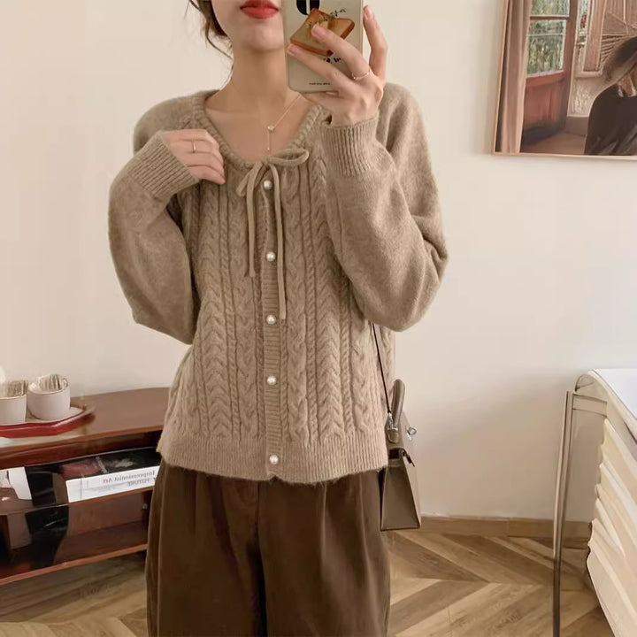 Damen Grobstrickjacke mit eleganten Perlenknöpfen und strukturiertem Design Drune