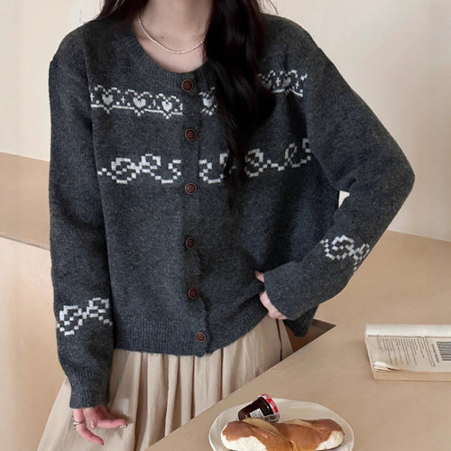 Damen Verspielter Strickcardigan mit Holzknöpfen und traditionellen Mustern Drune