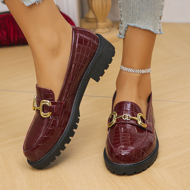 Damen nan glänzende Krokoprägung Loafer mit profilierter Traktorsohle und goldener Zierschnalle Drune