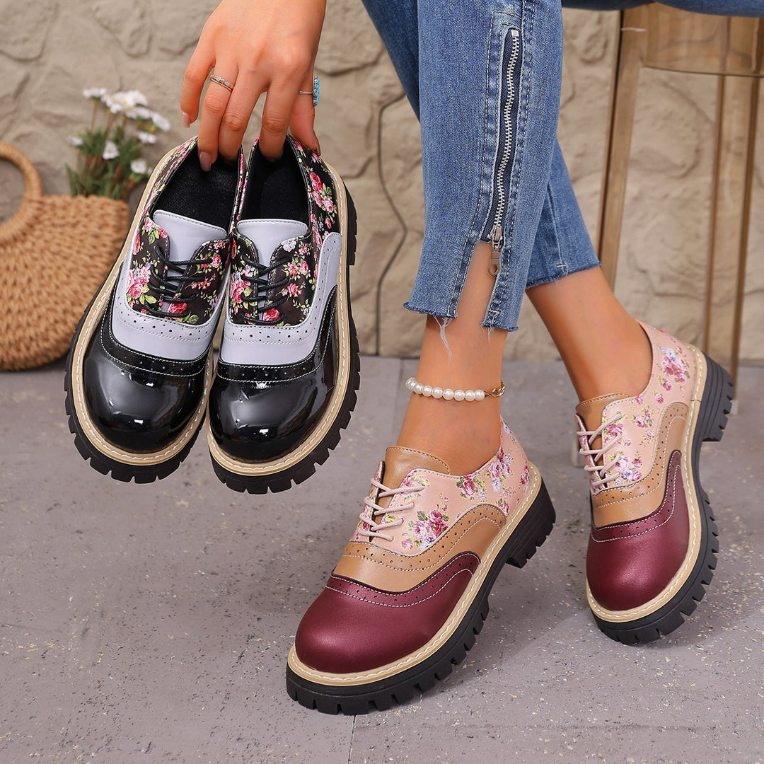 Damen Plateau-Brogue-Schnürer mit Blumenmuster und Lackdetails Drune