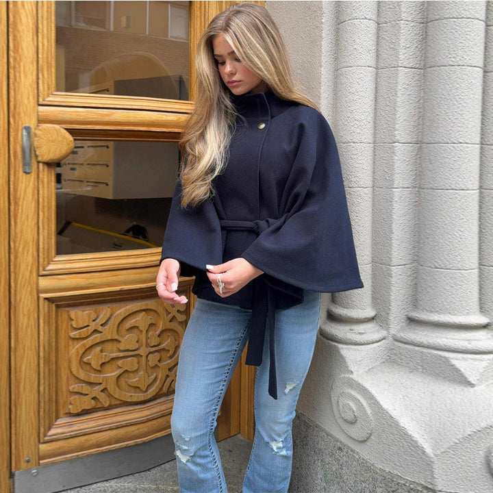 Damen Kurzcape-Mantel aus Wollmix mit Stehkragen, weitem Kimonoärmel und Bindegürtel Drune
