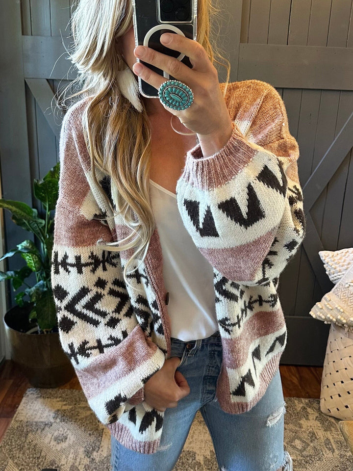 Damen gemütliche Strickjacke mit dekorativem Ethnomuster und offenem Schnitt Drune