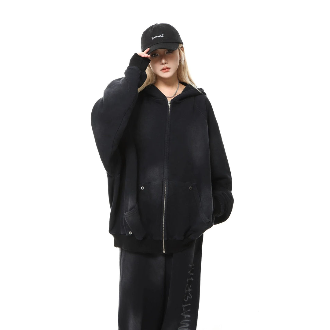 Unisex Kapuzenpullover im Oversize‑Cut mit Batik‑Wash und Statement‑Rückenprint Drune