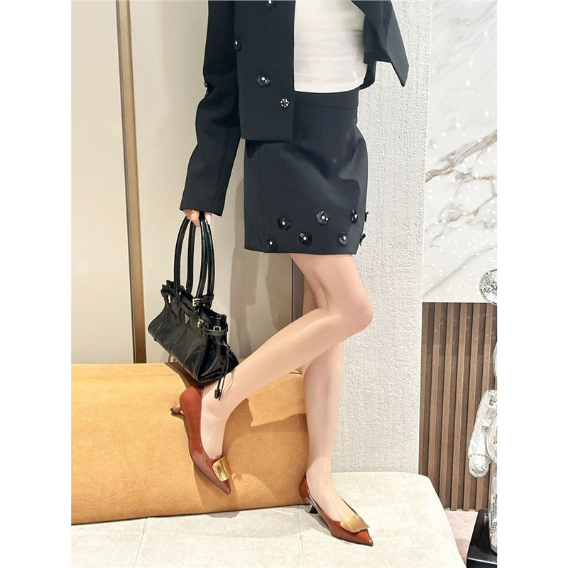 Damen Spitz zulaufende Kitten‑Heel Pumps mit dekorativer Metall‑Vorderkappe Drune
