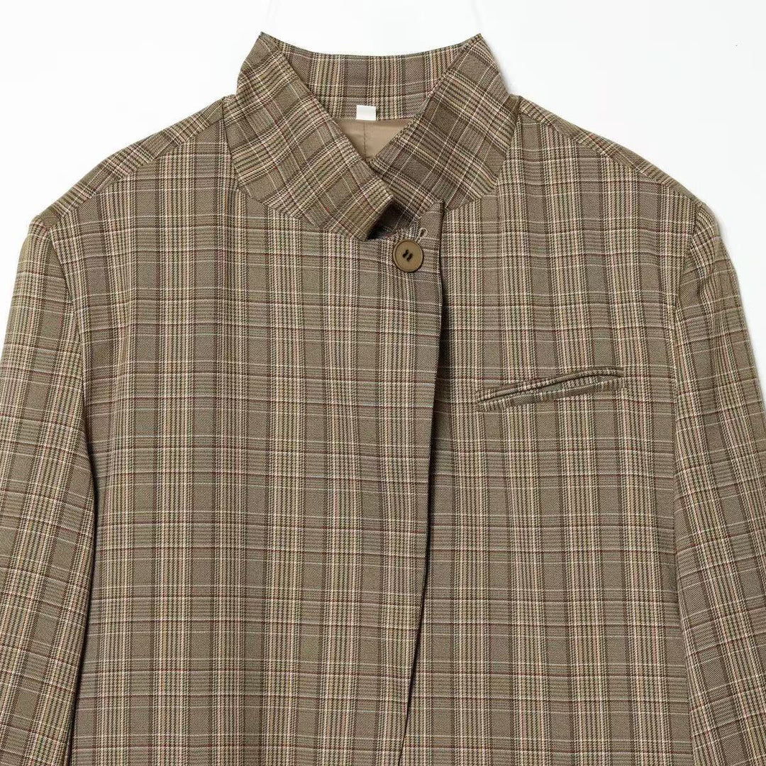 Damen Kurzblazer mit Stehkragen, asymmetrischer Knopfblende und Pattentaschen Drune