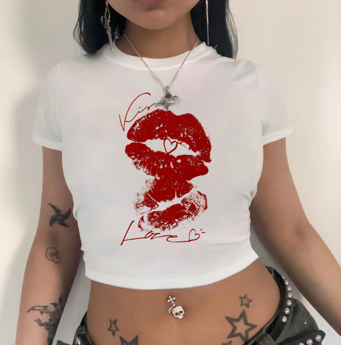 Damen Crop-T-Shirt mit animalistischem Lippenmotiv und auffälligem Schriftzug Drune