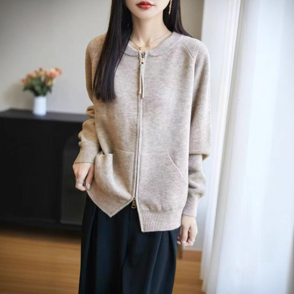 Damen Kuschelige Strickjacke mit hoch geschlossenem Reißverschluss und großzügigen Eingrifftaschen Drune