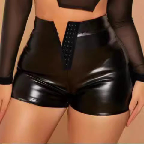 Damen hochglänzende Shorts mit dekorativer Knopfleiste Drune