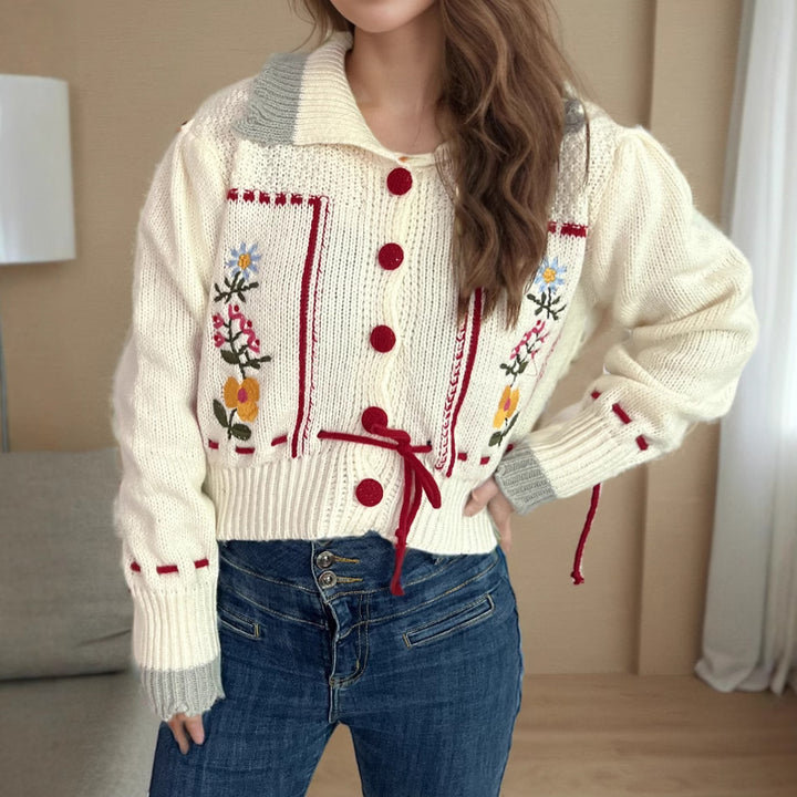 Damen Strickjacke mit floralen Stickereien und dekorativen Knöpfen Drune